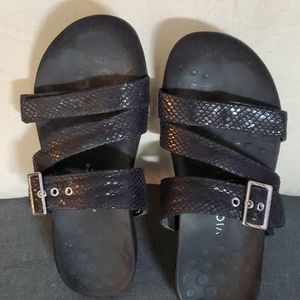 Vionic sandals black